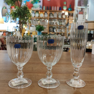 Copas de cristal transparente de estilo clásico
